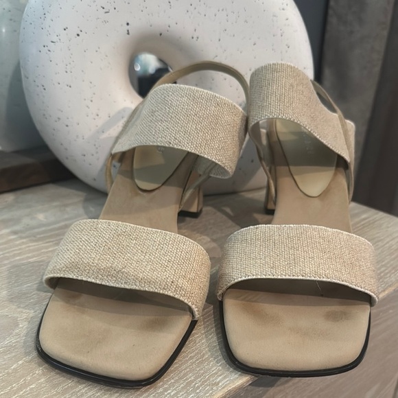 Naturalizer Tan Heels with Comfort and Style - Picture 6 of 6